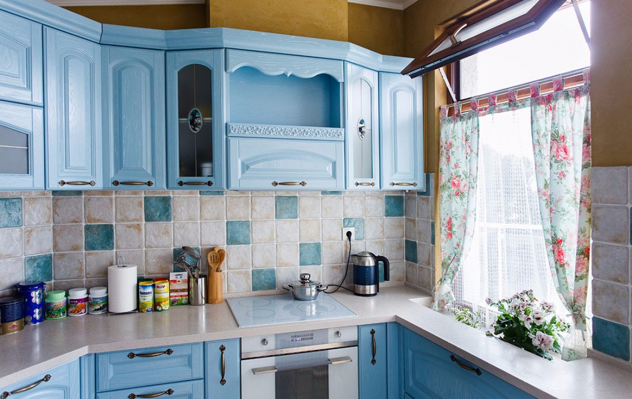 Перекраска кухни в голубой