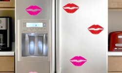 Как очистить холодильник от наклеек в домашних условиях?
