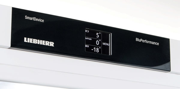 Liebherr – продвинутая марка, в которой управление подачей холода осуществляется электронно и по отдельности в каждой камере