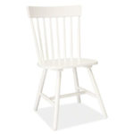 белое деревянное стуло