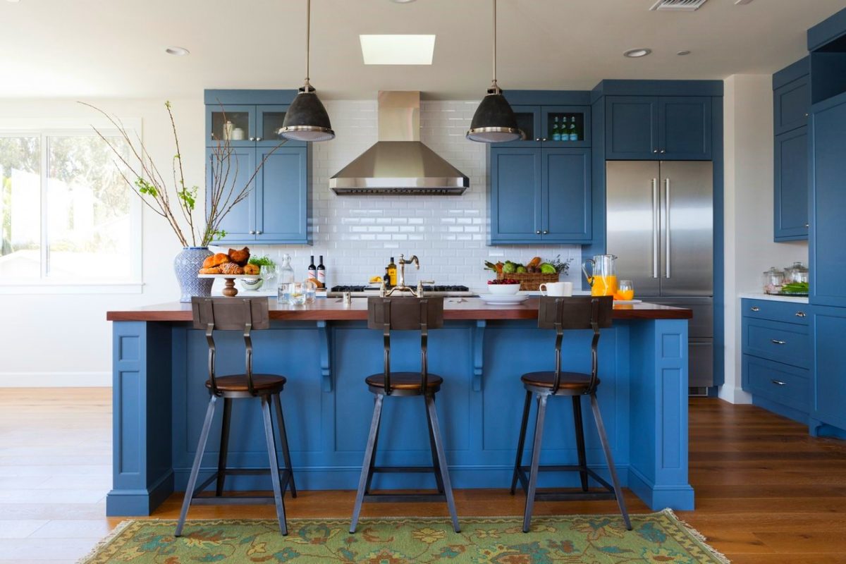 кухня голубого цвета