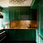темно-зеленая кухня