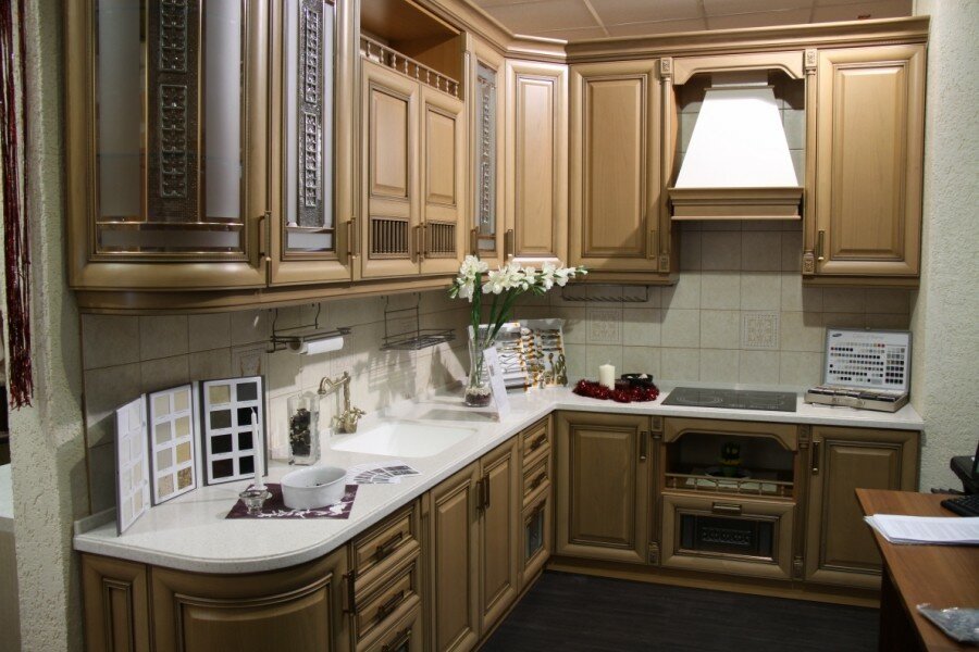 Белая кухня угловая классика – Классические кухни — 75 фото эксклюзивных идей оформления кухни в классическом стиле