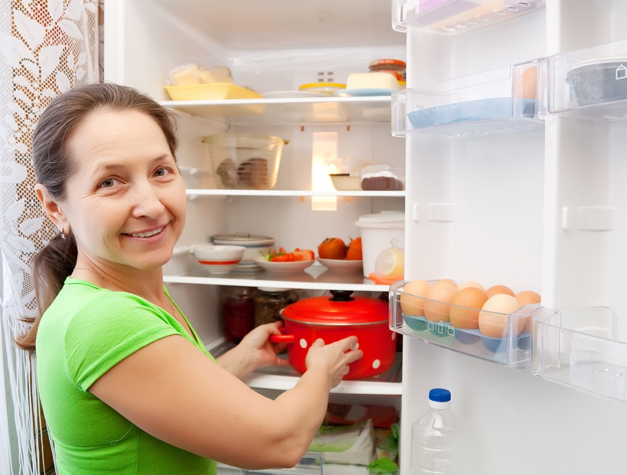 почему щелкает дверь холодильника при закрывании