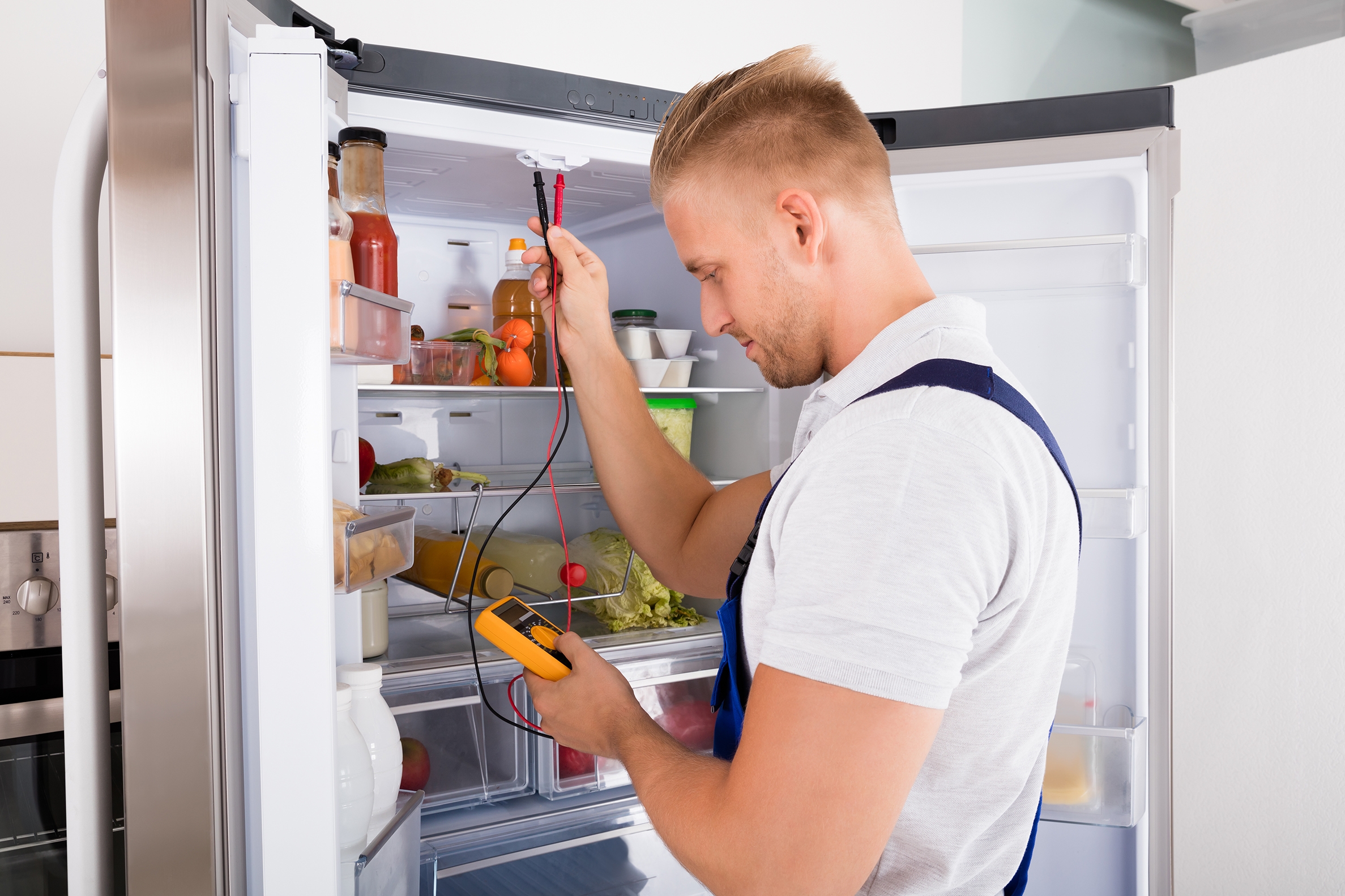 почему щелкает дверь холодильника при закрывании