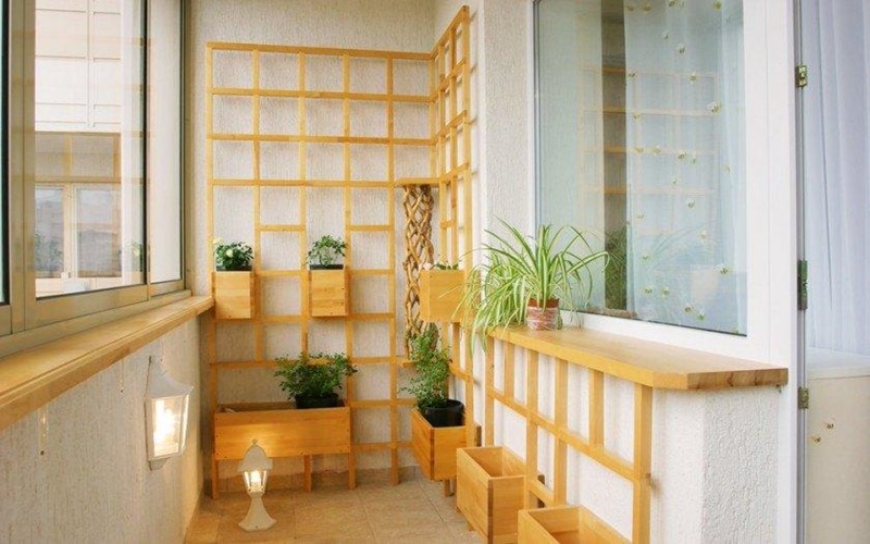 Маленький балкон: 8 идей по оформлению и декору