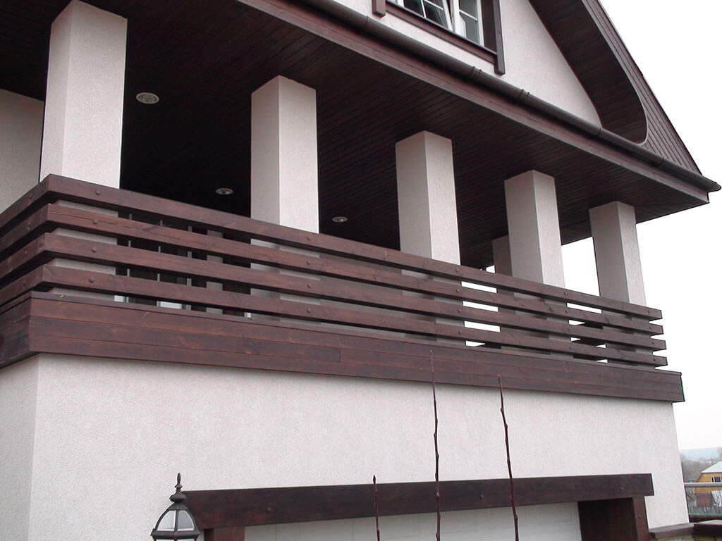 Деревянные ограждения для балкона