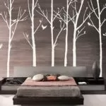 декоративное дерево в спальне не стене