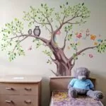 рисунок дерева в интерьере детской