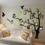 дерево с листочками на стене