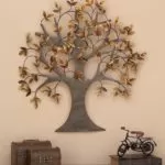 дерево в интерьере на стене