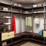 Коричневый гардероб со встроенным комодом
